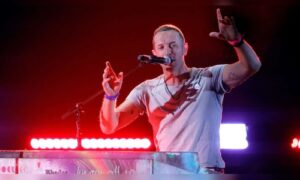 Coldplay’s Chris Martin gives shoutout to Diljit Dosanjh at Abu Dhabi Concert: ‘Punjabi aa gaye oye’