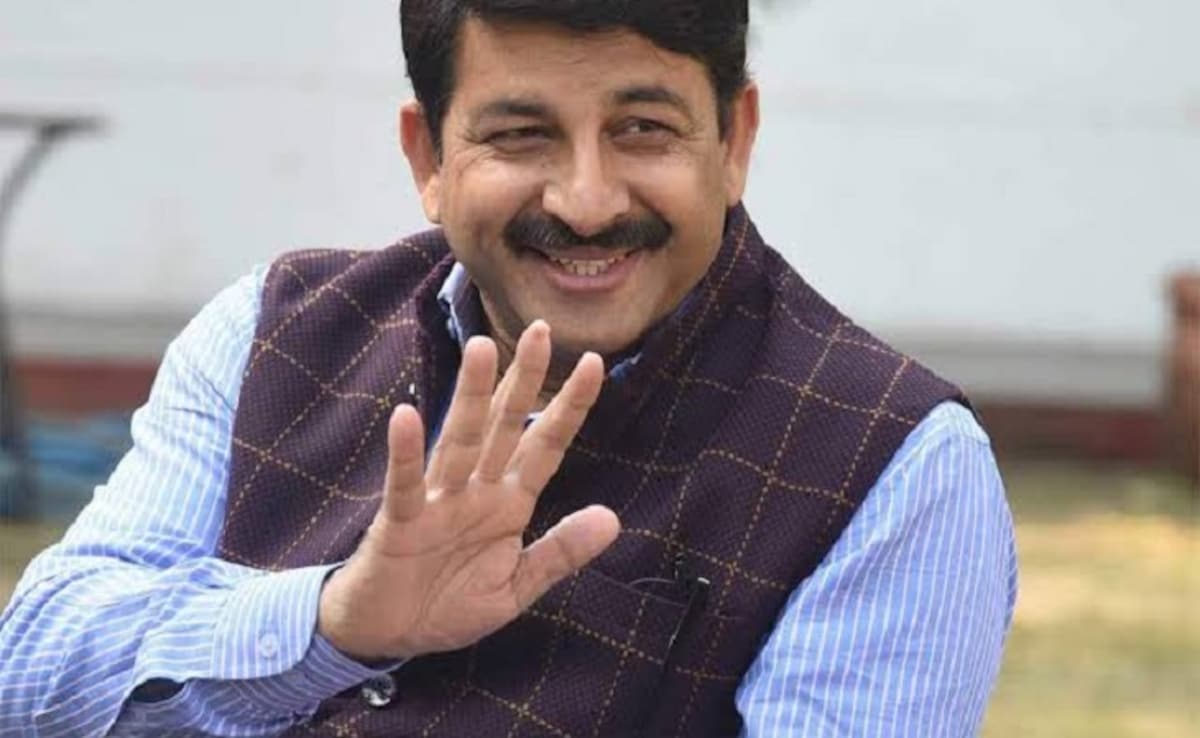 AAP Tweaks Manoj Tiwari’s ‘Hind Ka Sitara’ As Poll Song, BJP Release Delhi Rap