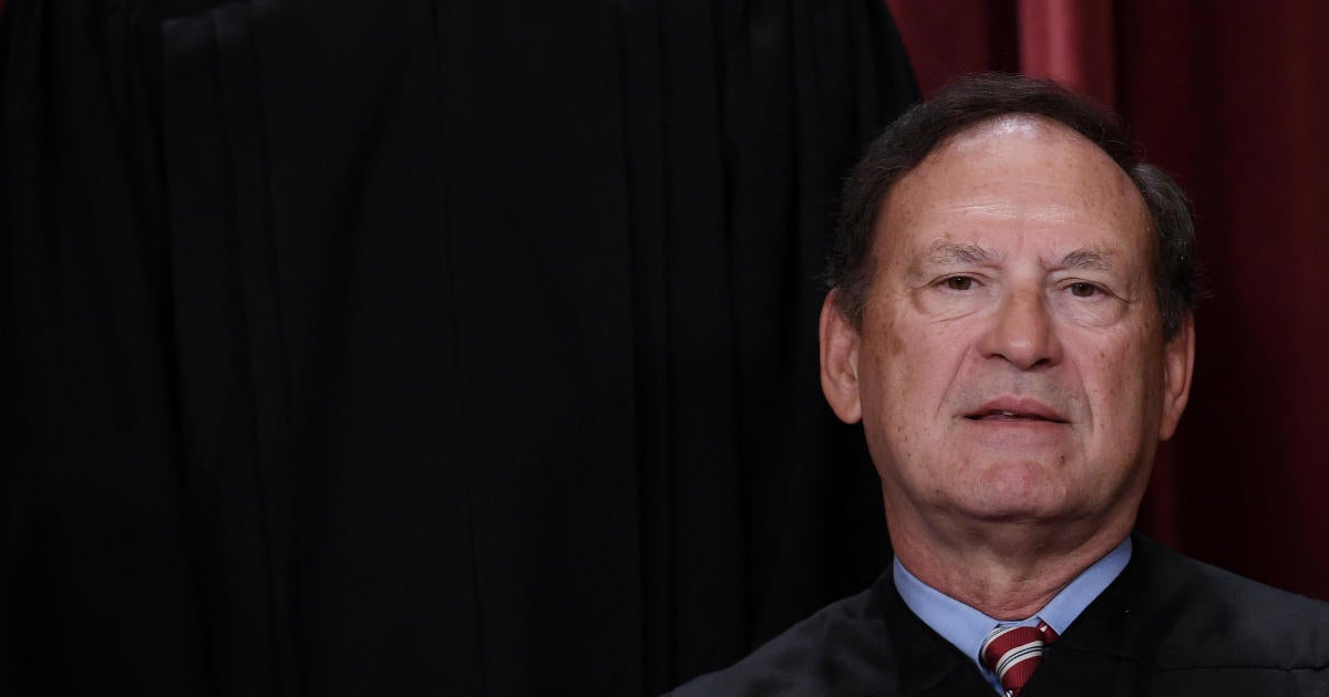 Alito says he spoke with Trump about former law clerk before Supreme Court filing in “hush money” case