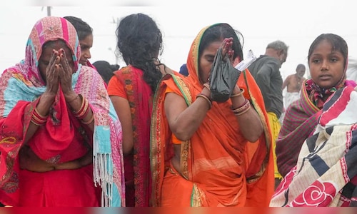 Maha Kumbh 2025: Thousands of devotees take holy dip in Triveni Sangam on day one