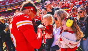 Patrick, Brittany Mahomes welcome daughter Golden Raye, as promised, during Chiefs’ bye