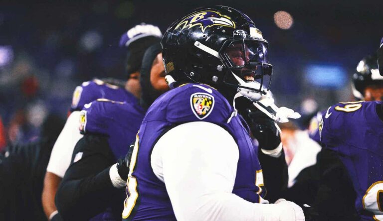 Ravens celebrate (and tease) 355-pound Michael Pierce after his 1st career INT