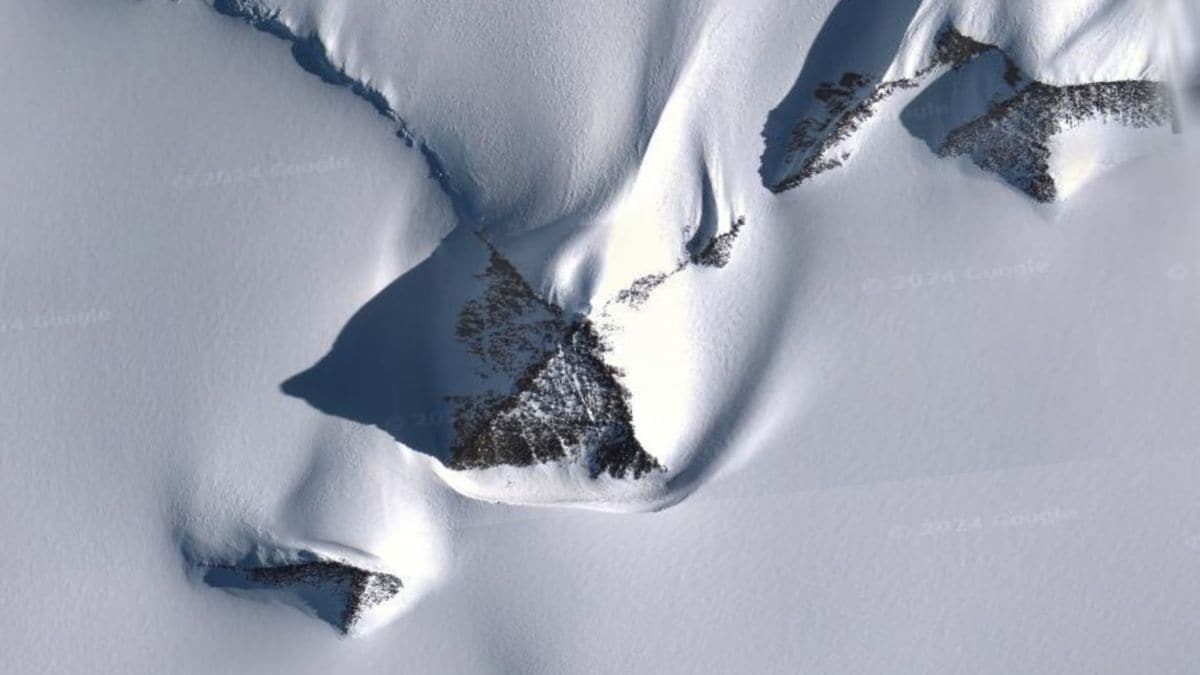 Antarctica’s Pyramid-Shaped Peak: A Geological Masterpiece