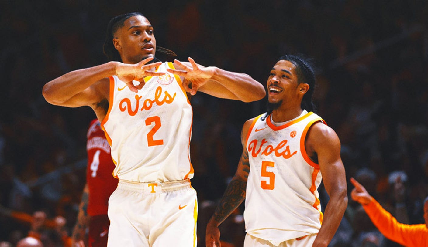 No. 1 Tennessee beats No. 23 Arkansas to match best start in program history