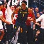 West Virginia gets first ever win at Kansas with last-second 62-61 victory